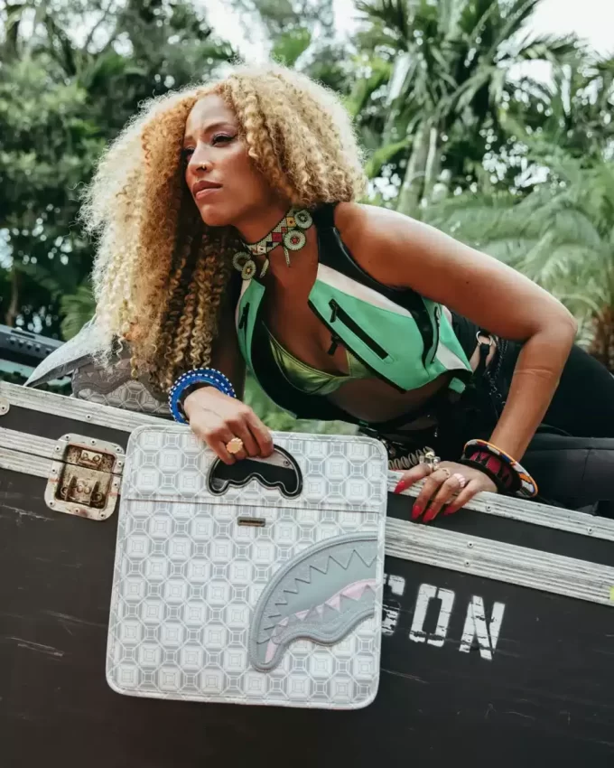 A.I.8 AFRICAN INTELLIGENCE BOOKED & BUSY CITY SAVVY HANDBAG