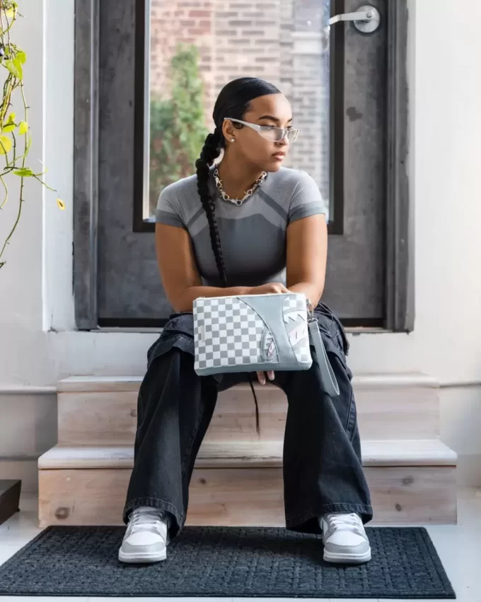 AIR TO THE THRONE JETSET CROSSOVER CLUTCH