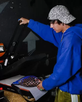 CHAMPION OF THE GALAXY SAVVY CROSSBODY