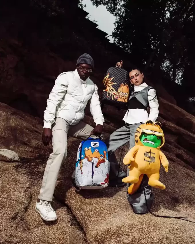 GARFIELD PIZZA SHARKBITE BACKPACK (DLXV) GARFIELD PIZZA SHARKBITE BACKPACK (DLXV)