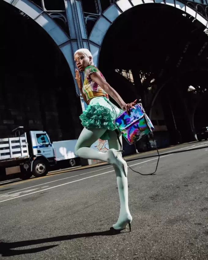 HEAVY RHYTHM MESSENGER SLING BAG