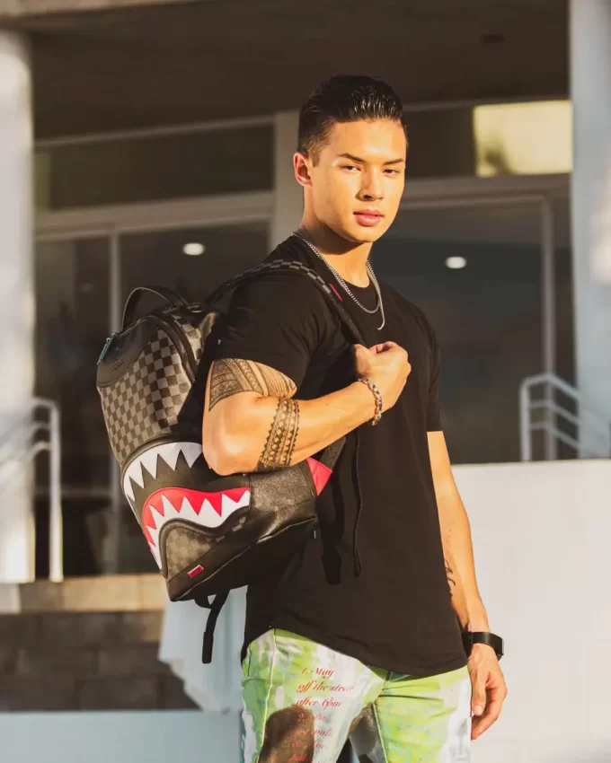 HENNY AIIR TO THE THRONE BACKPACK (DLXV)