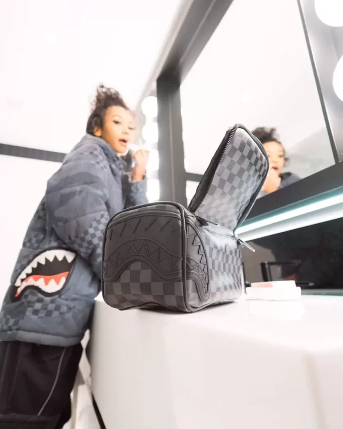 HENNY BLACK TOILETRY BAG