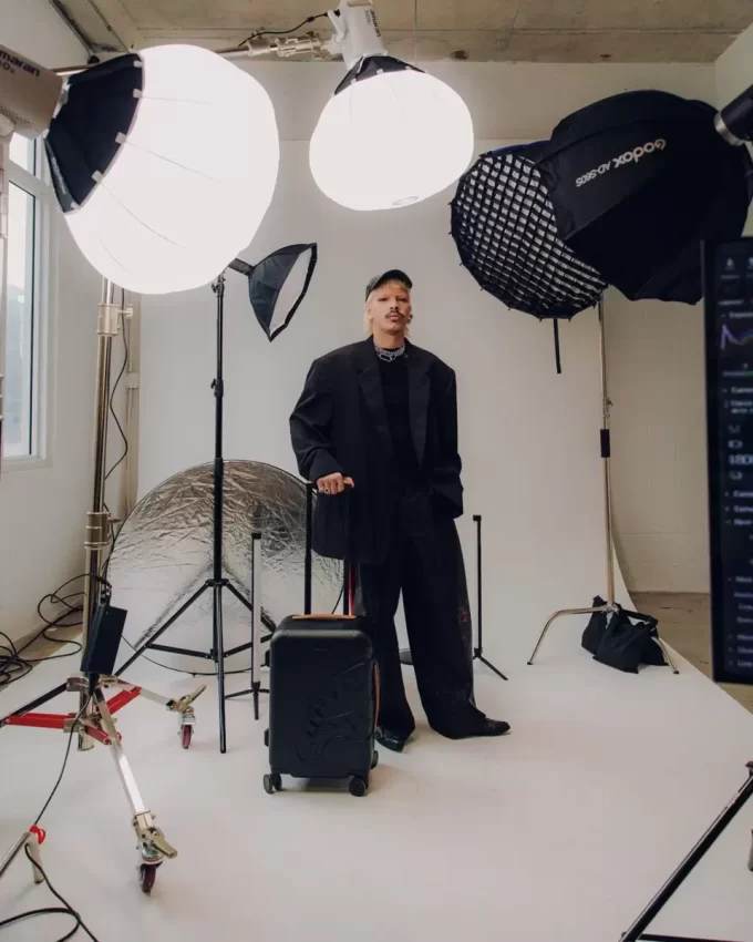 HENNY JETSTREAM SHARKITECTURE CARRY-ON LUGGAGE HENNY JETSTREAM SHARKITECTURE CARRY-ON LUGGAGE