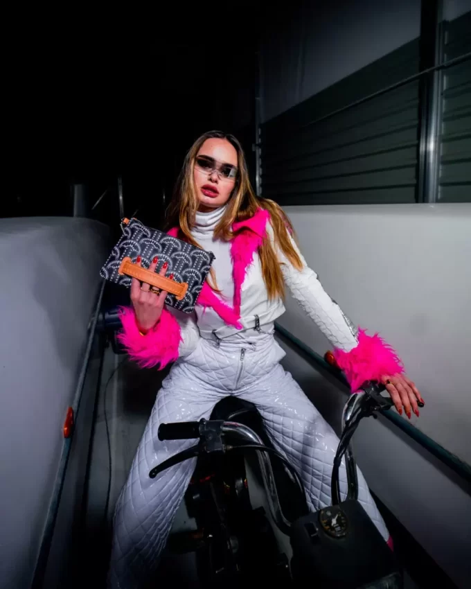 ILLUCHAINS CROSSOVER CLUTCH ILLUCHAINS CROSSOVER CLUTCH