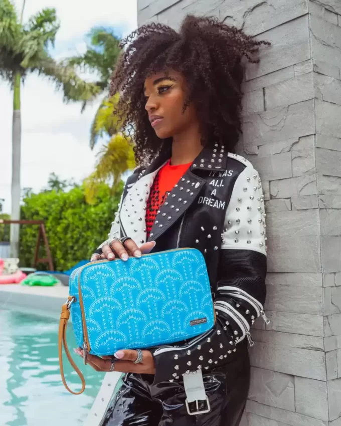 ILLUCHAINS TURQ TOILETRY BAG