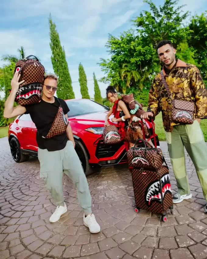 LENTICULAR EFFECTS CROSSOVER CLUTCH W/ SHOULDER STRAP