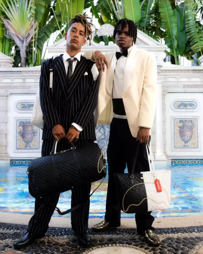 LEVELED UP SPLIT QUILT SHARK TOTE LEVELED UP SPLIT QUILT SHARK TOTE