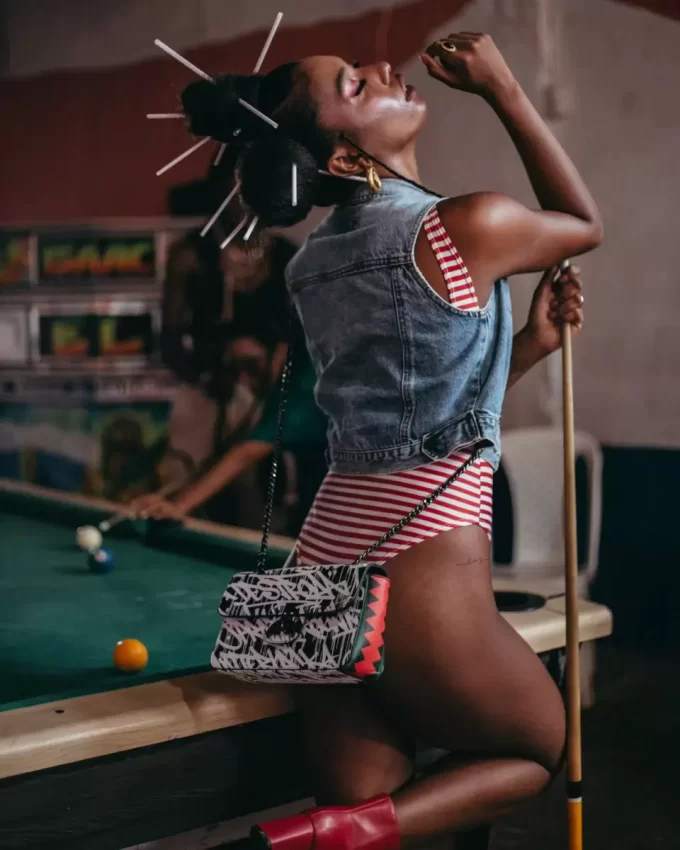 NIGHT NIGHT SHARKCHAIN HANDBAG NIGHT NIGHT SHARKCHAIN HANDBAG