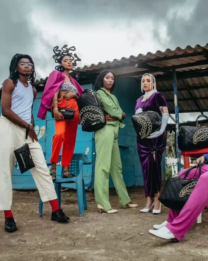 NOIR QUILT GOLD CHAIN SHARK WALLET