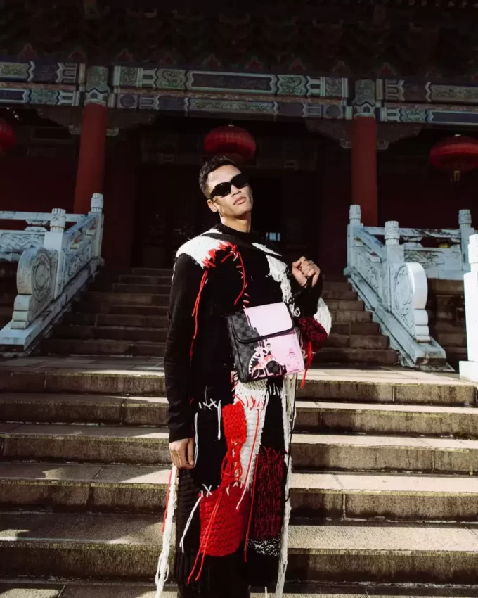 PINK PANTHER PINK PAINTER MESSENGER SLING BAG