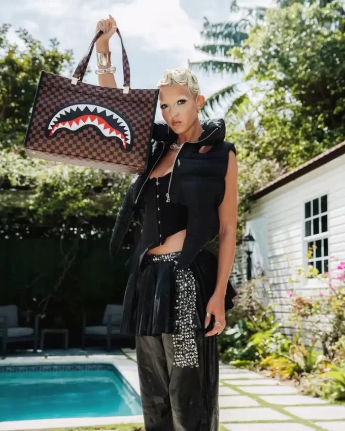 SAWTOOTH SHARKS IN PARIS TORTUGA TOTE