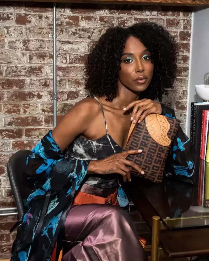 SHARKFINITY CROSSOVER CLUTCH