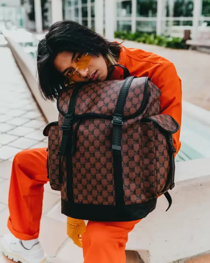 SHARKS AND SKULLS MONTE CARLO