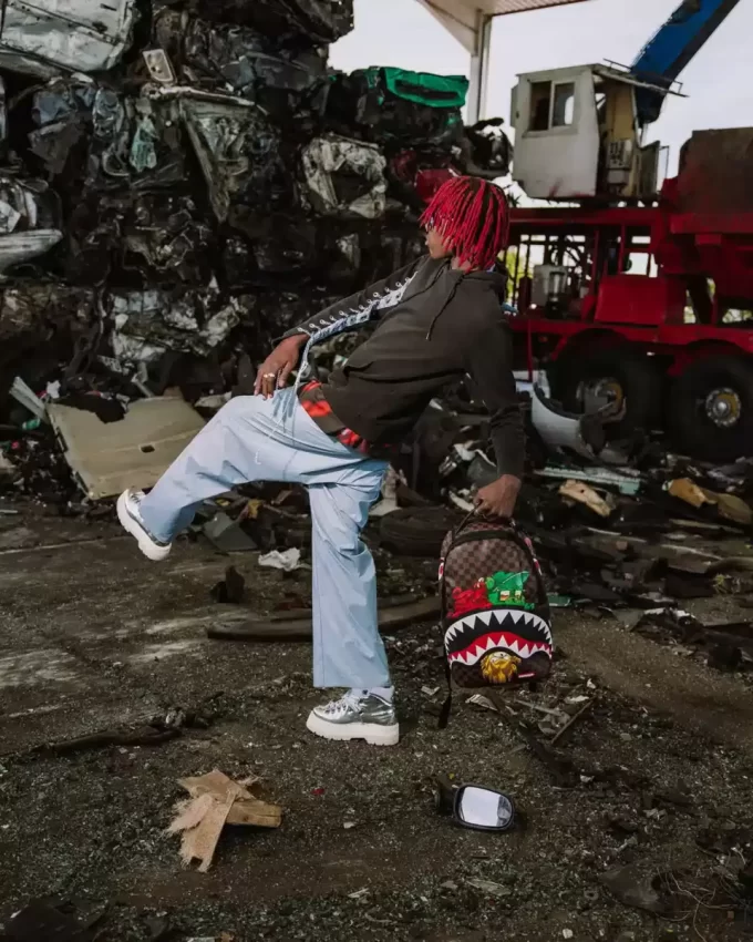 SHARKS IN PARIS CHARACTERS SNEAKIN BACKPACK (DLXV) SHARKS IN PARIS CHARACTERS SNEAKIN BACKPACK (DLXV)