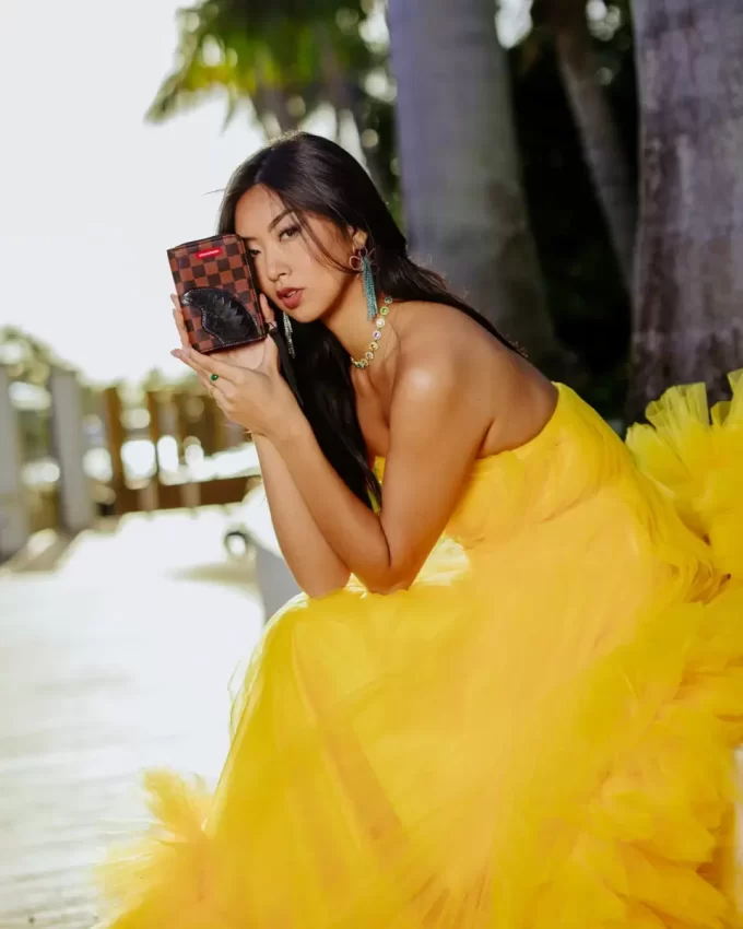 SHARKS IN PARIS CLEAR FOR TAKEOFF ZIP-OUT WALLET