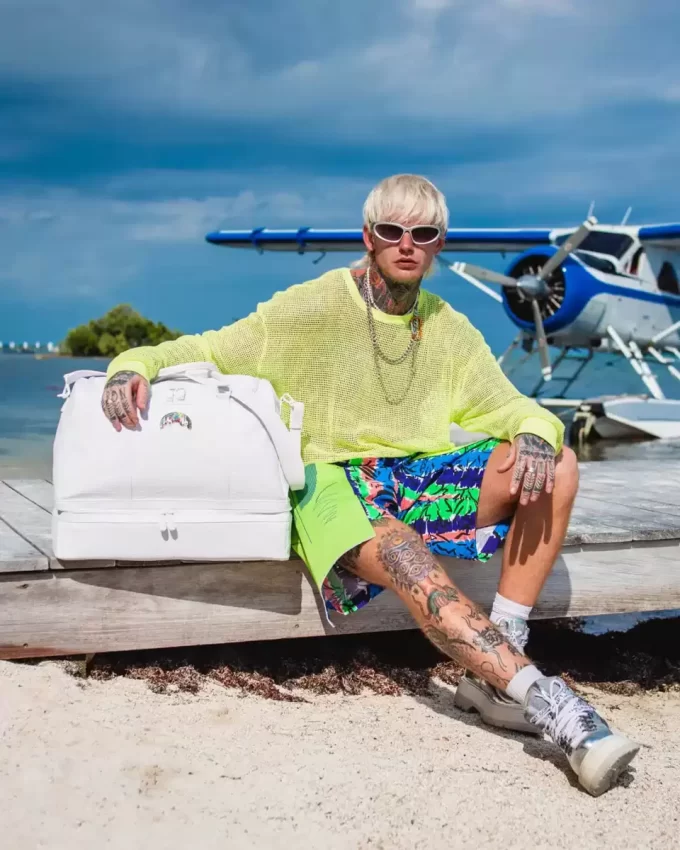 SHOW UP SHOW OUT STILETTO DUFFLE