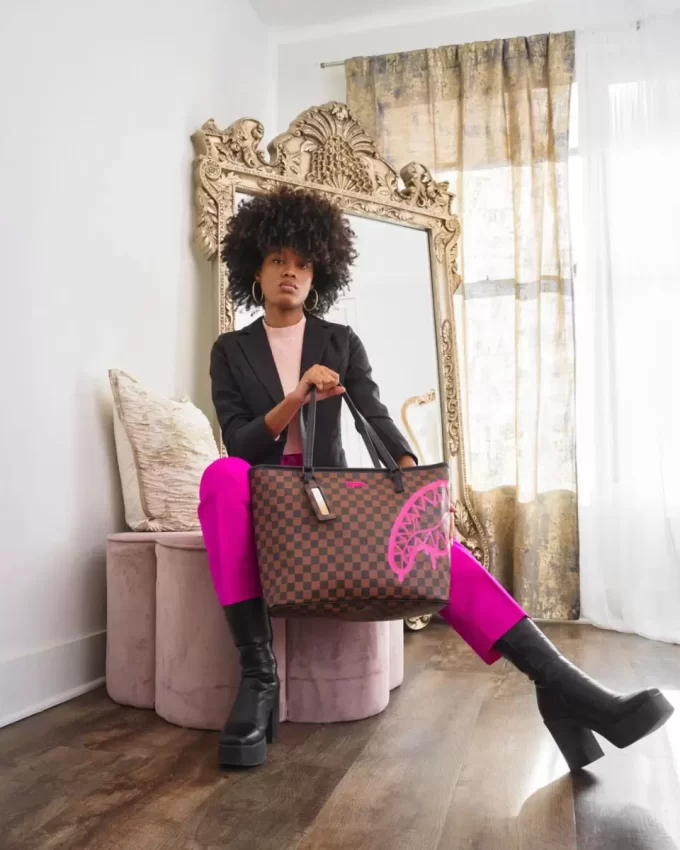 THE ARTISTS TOUCH TOTE THE ARTISTS TOUCH TOTE