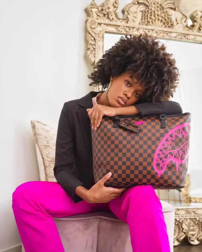 THE ARTISTS TOUCH TOTE THE ARTISTS TOUCH TOTE