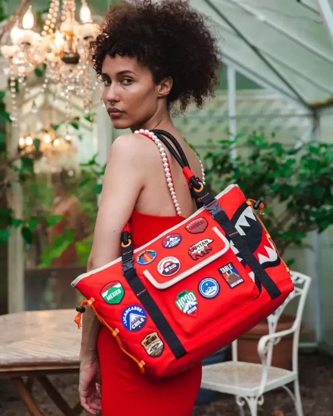 THE GLOBAL EXPEDITION TOTE THE GLOBAL EXPEDITION TOTE