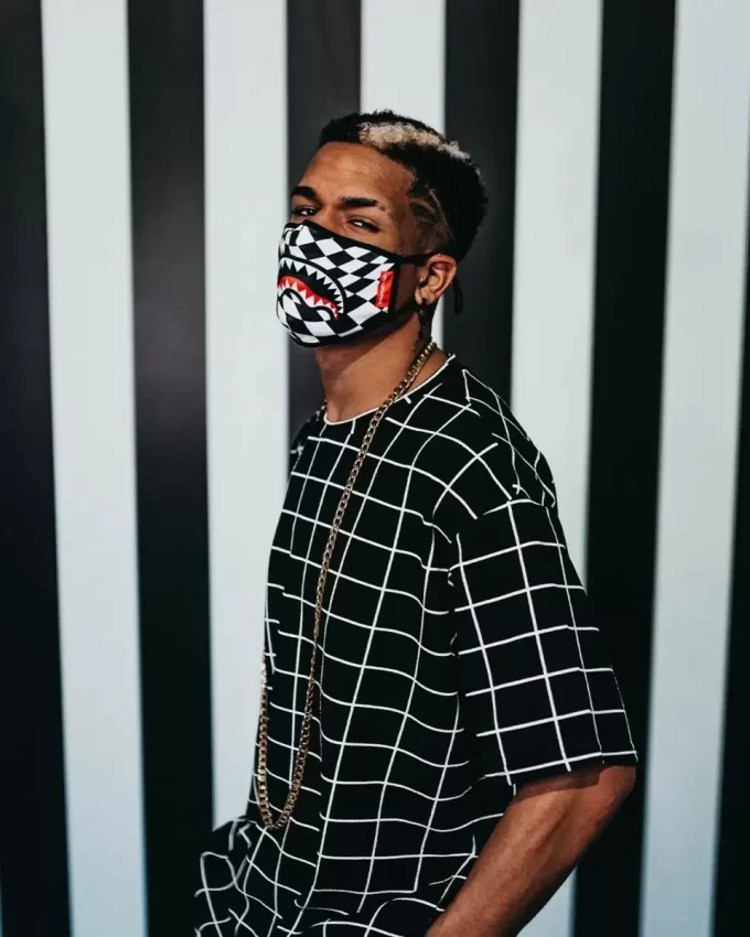 TRIPPY CHECK FACE MASK