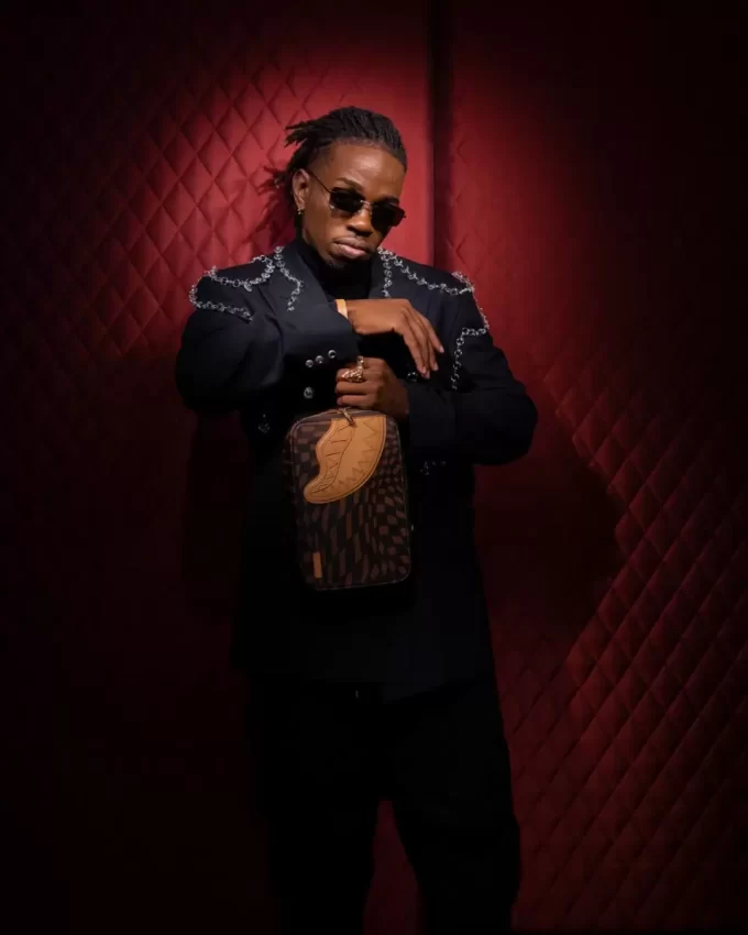 TRIPPY HENNY TOILETRY BAG