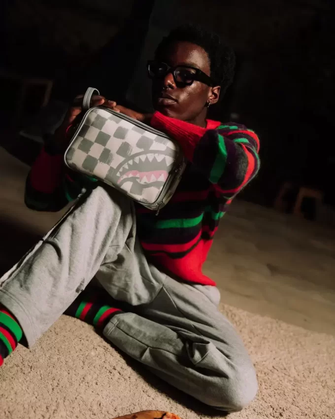 VANQUISH CREAM TOILETRY BAG