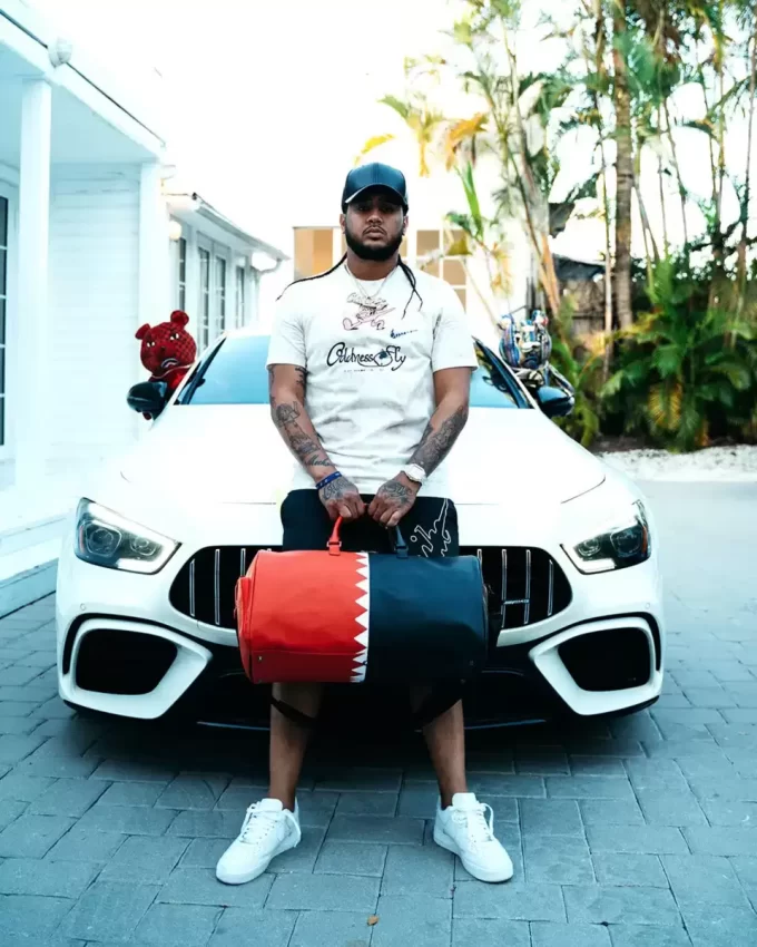 VERTICAL SHARK CUT & SEW DUFFLE