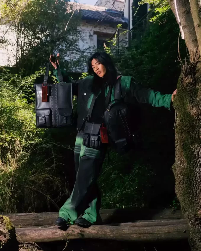 WORLD EXPLORER ENTREPRENEUR MESSENGER BAG